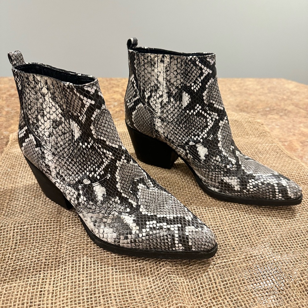 Sam Edelman snake skin booties size 7